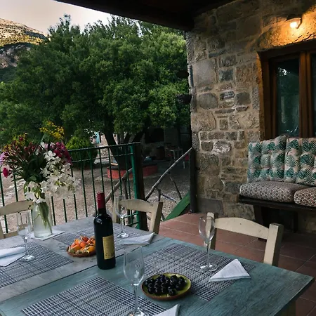 Akros Oreon, Omalos Apartment *